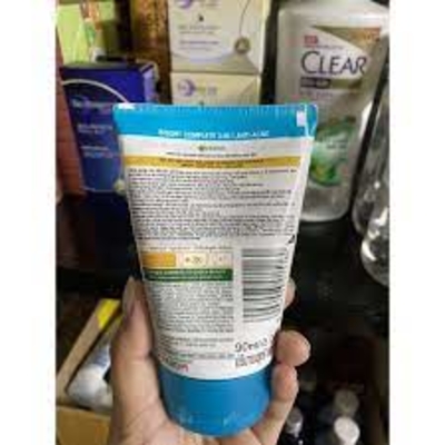 Sữa rửa mặt Garnier Skin Natural Bright Complete 3 in 1 Anti ACNE