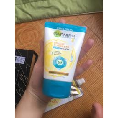 Sữa rửa mặt Garnier Skin Natural Bright Complete 3 in 1 Anti ACNE