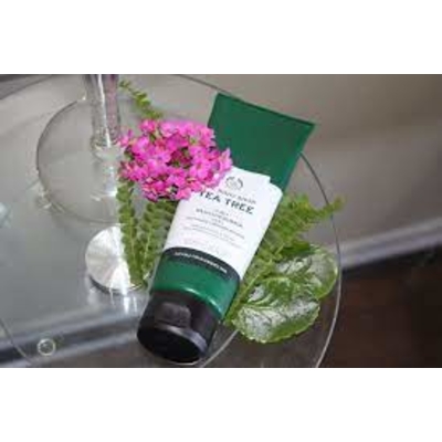 Sữa rửa mặt The Body Shop Tea Tree 3-In-1 Wash Scrub Mask