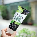 Sữa rửa mặt St.Ives Blackhead Clearing Green Tea Scrub