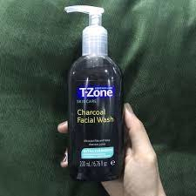 Gel rửa mặt T-zone Charcoal Facial Wash Ultra Cleansing