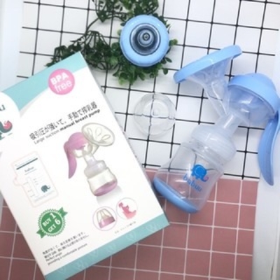 Máy hút sữa bằng tay Babuu Nhật Bản