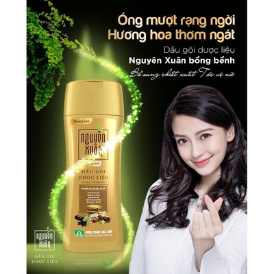 Dầu gội dược liệu Nguyên Xuân màu vàng
