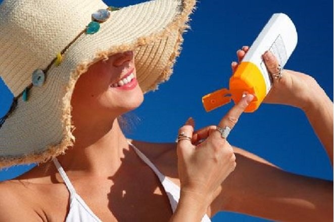 Một ngày thoa kem chống nắng mấy lần