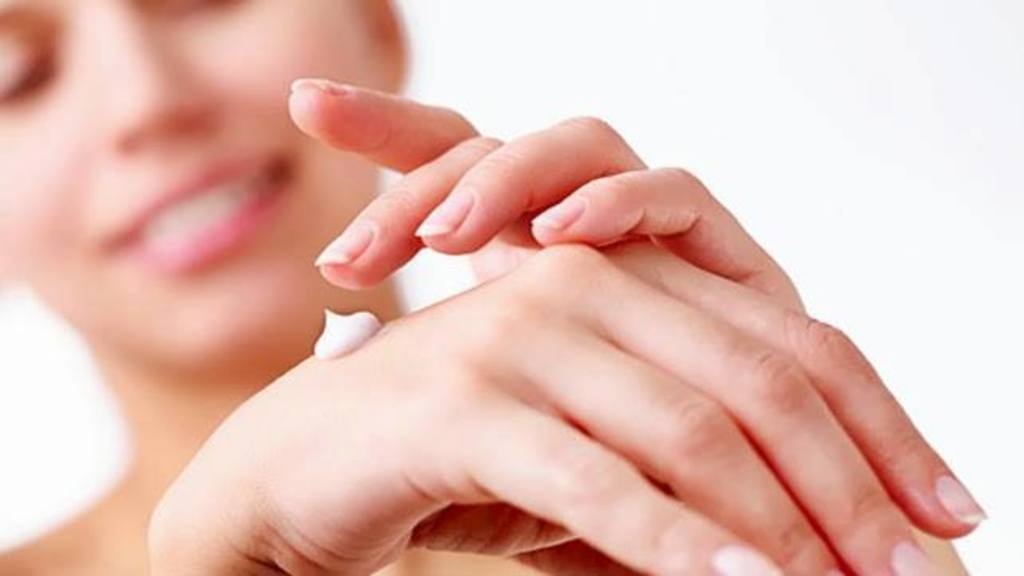 Một ngày thoa kem chống nắng mấy lần