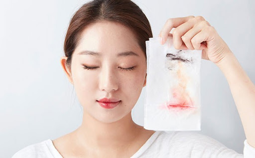 Không có nước tẩy trang thì dùng gì thay thế