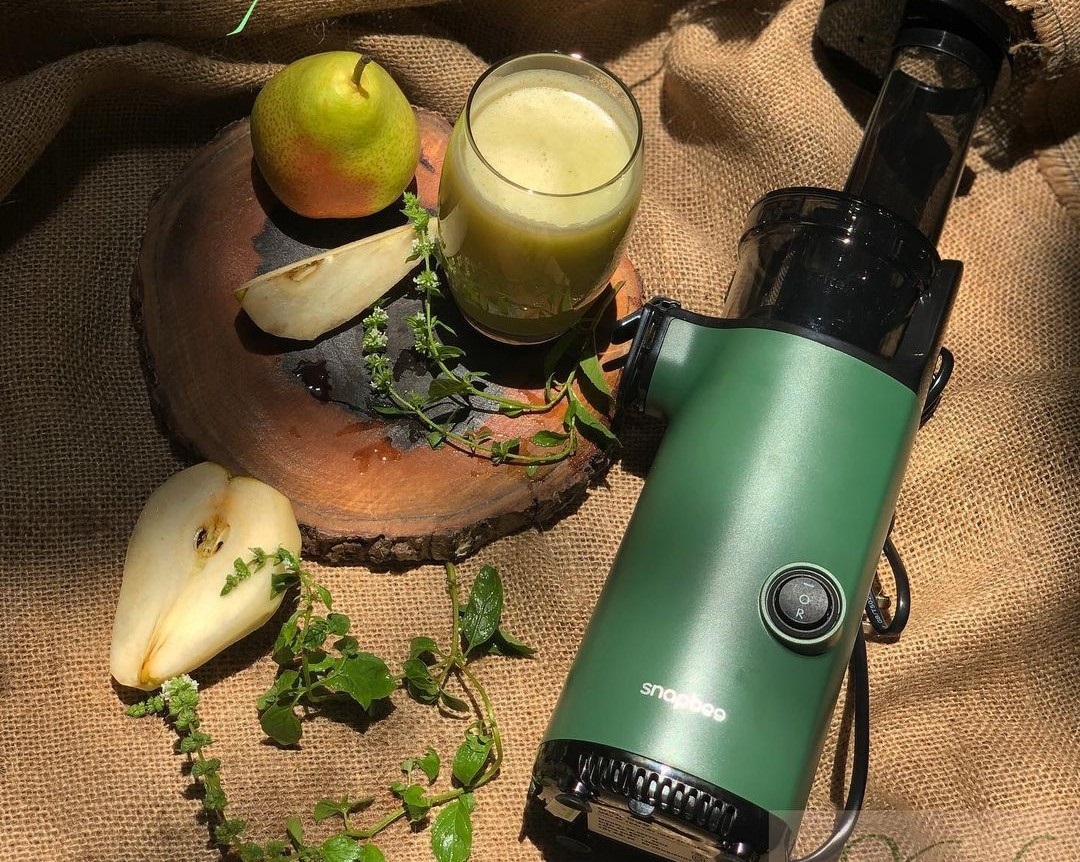 so sánh máy ép SnapBee và Mokkom