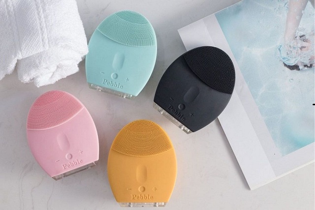 có nên dùng máy rửa mặt hàng ngày