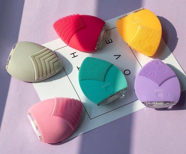 có nên dùng máy rửa mặt hàng ngày