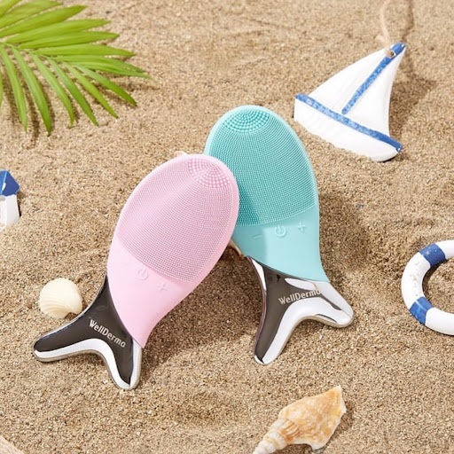 dùng máy rửa mặt bị lên mụn