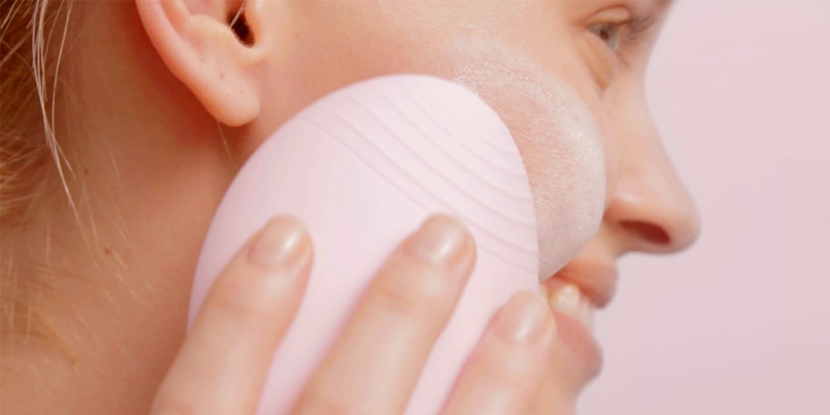 có nên dùng máy rửa mặt hàng ngày