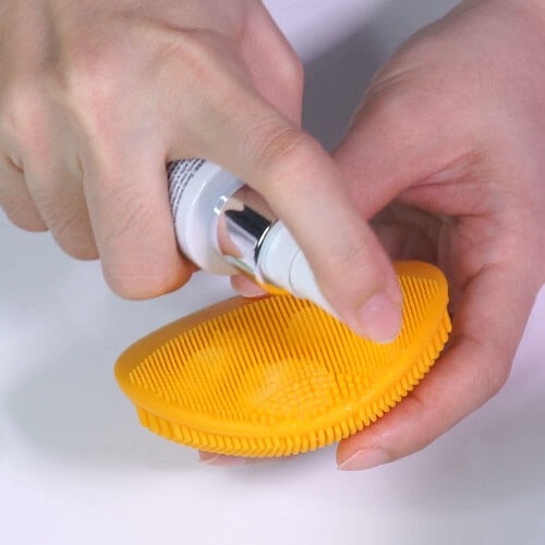 máy rửa mặt bị mốc