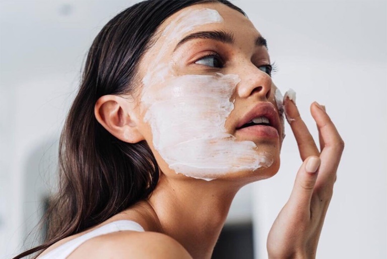 sữa rửa mặt cho da dầu mụn đầu đen lỗ chân lông to