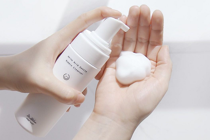 có nên dùng sữa rửa mặt