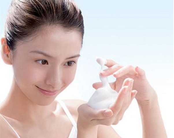 dùng gì để thay thế sữa rửa mặt