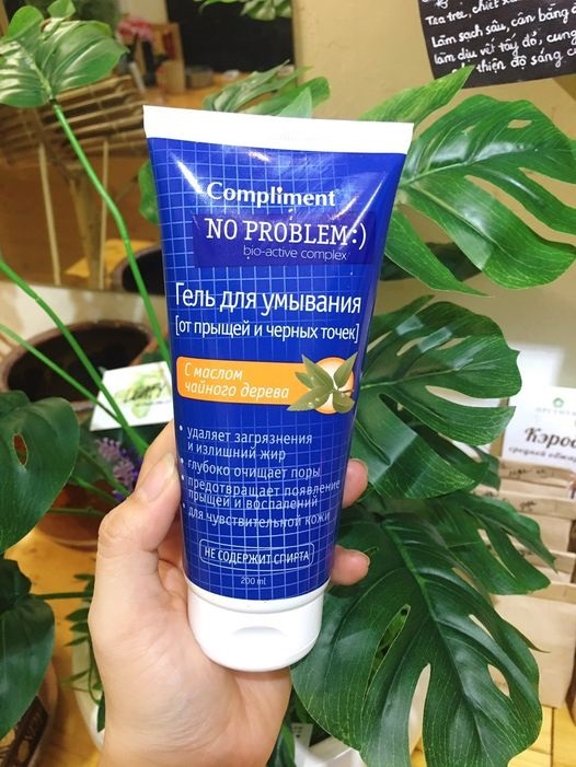 review sữa rửa mặt compliment