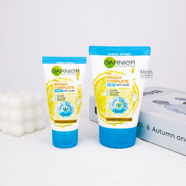 Sữa rửa mặt Garnier Skin Natural Bright Complete 3 in 1 Anti ACNE