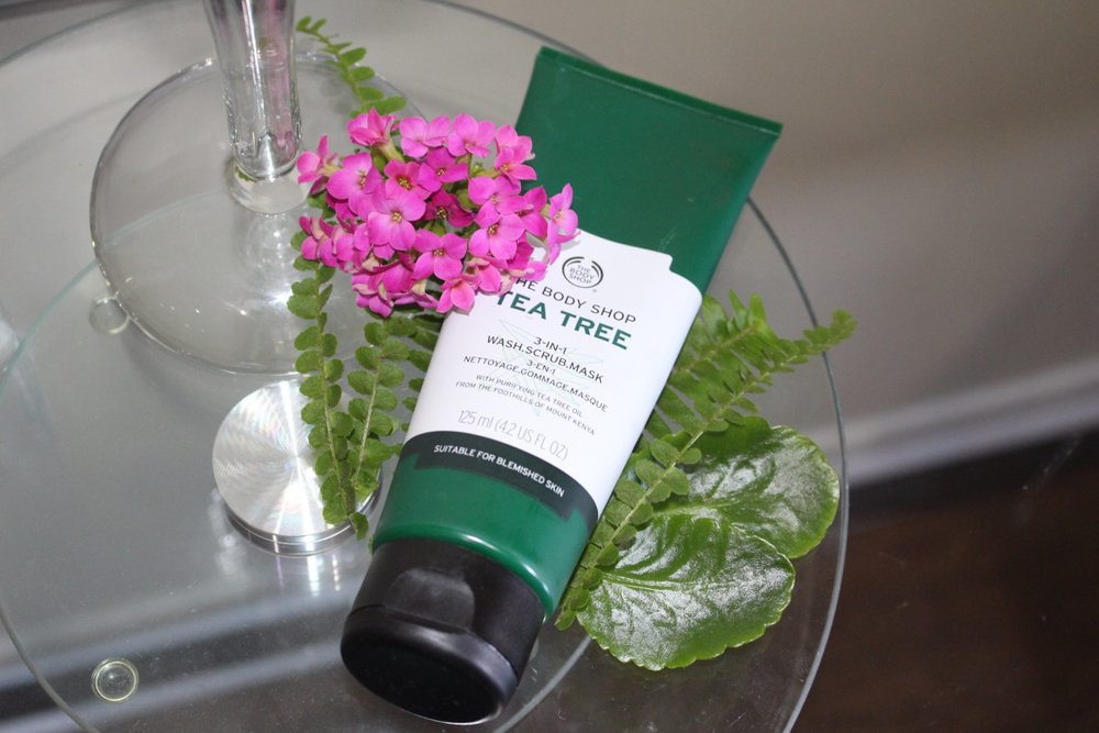 Sữa rửa mặt The Body Shop Tea Tree 3-In-1 Wash Scrub Mask