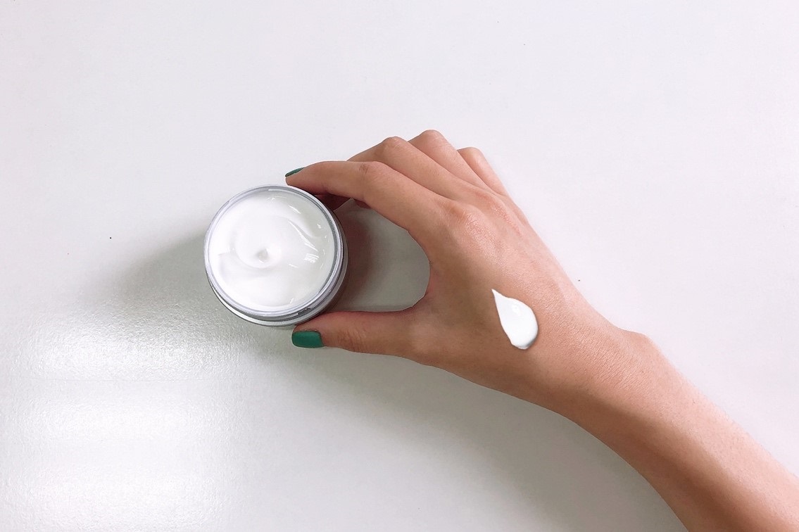 kem dưỡng trắng hada labo review