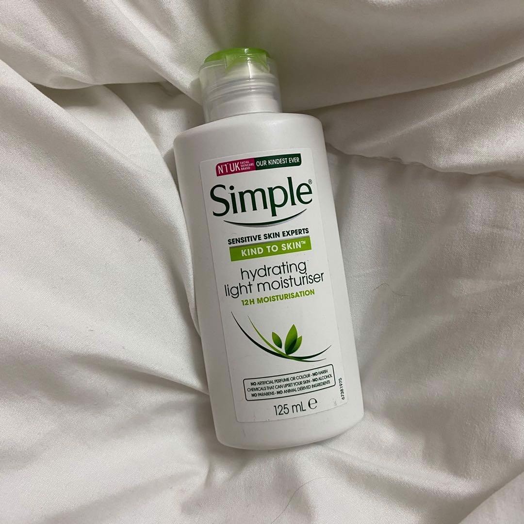 Kem dưỡng ẩm Simple Kind To Skin Hydrating Light Moisturiser