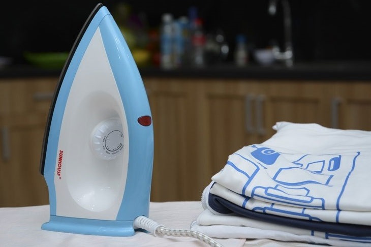bàn là hơi nước cầm tay