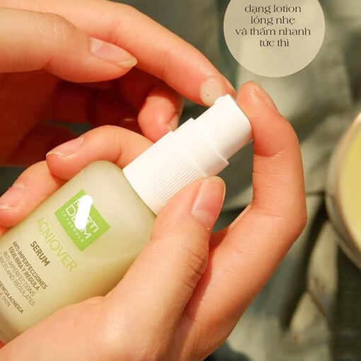 Cảm nhận sử dụng tinh chất trị mụn Martiderm Acniover