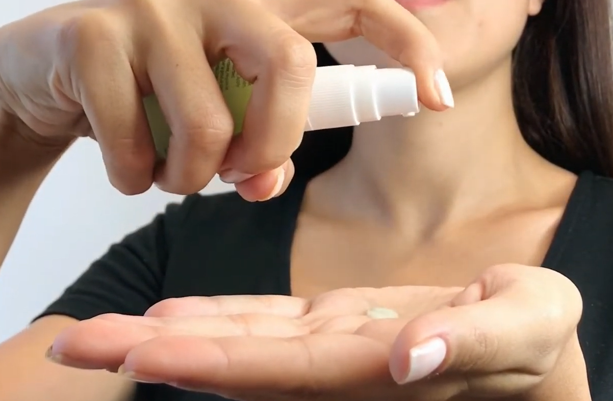 Kết cấu tinh chất trị mụn Martiderm Acniover