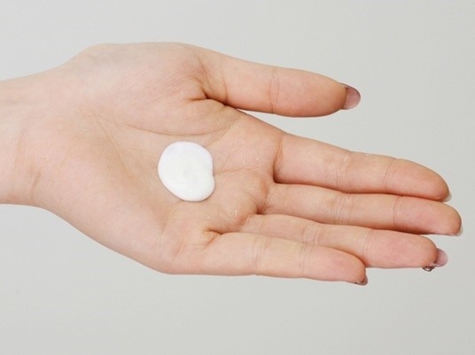 Thoa lượng kem chống nắng tương đương một đồng xu