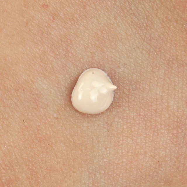 Kết cấu kem chống nắng màu cam The Seam