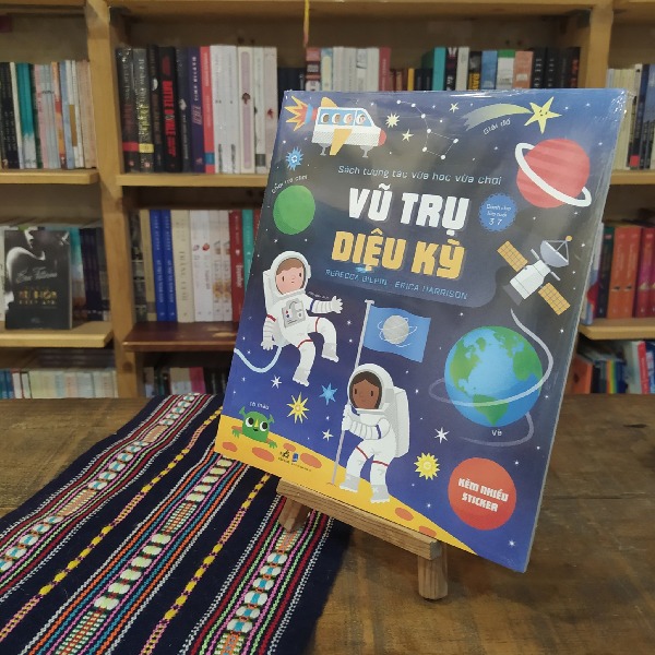 Sách Tương Tác Vừa Học Vừa Chơi - Vũ Trụ Diệu Kỳ