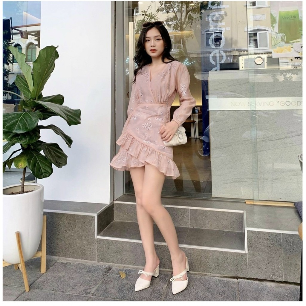 Đầm tiệc cổ xẻ chiết eo