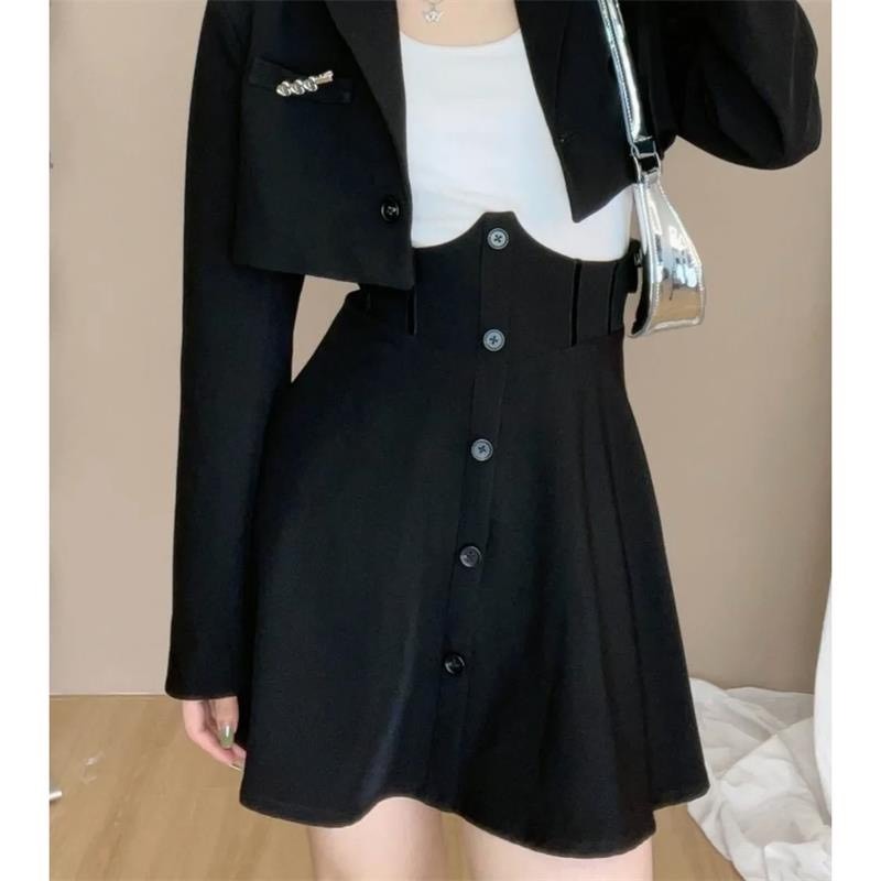 Chân váy lưng cao cúc dọc