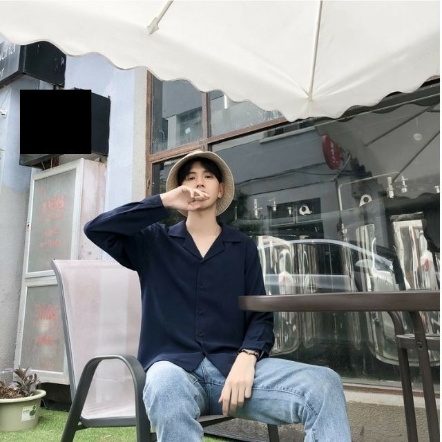 Sơ mi cổ vest tay dài + quần jean đi biển