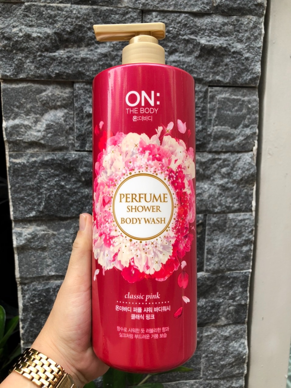 Sữa tắm On: The Body Perfume Classic Pink