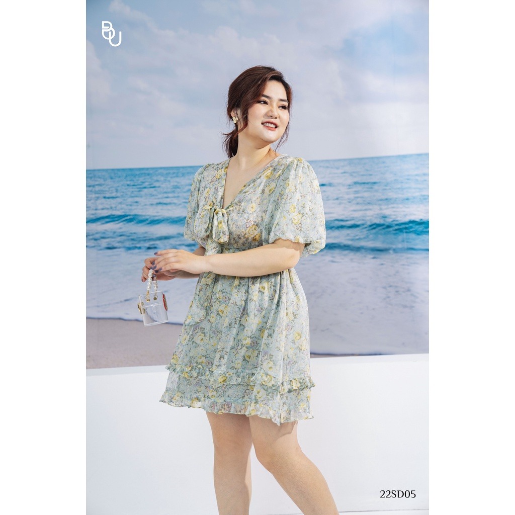 Đầm đi biển khoét ngực cho người béo