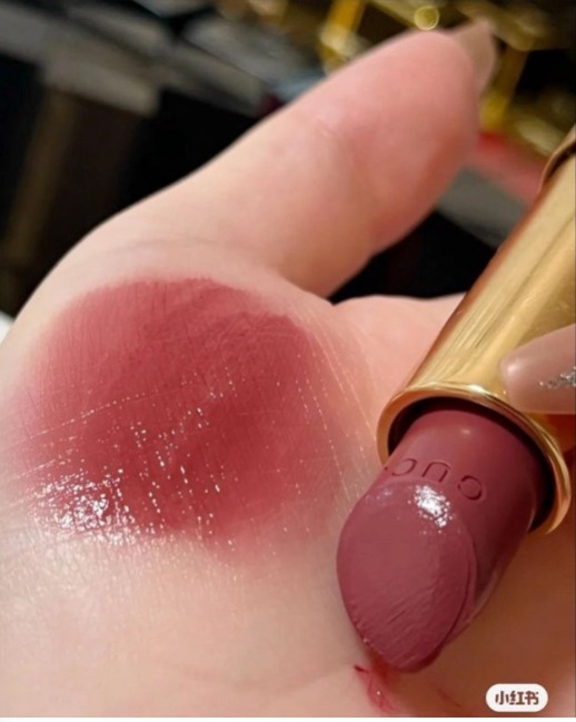 Chất Son Gucci À Lèvres Voile bóng lì óng ánh